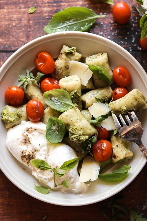 pesto gnocchi with burst tomatoes and burrata – The Foul-Mouth Gourmet Tomatoes And Burrata, Pesto Burrata, Burst Tomatoes, Gnocchi Pesto, Pesto Gnocchi, Make Pesto, Pumpkin Gnocchi, Homemade Pillows, Homemade Gnocchi