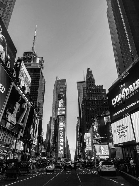 Black and white esthetic #blackandwhite #esthetic #newyork #timesquare White Esthetic, Newyork Timesquare, White Aesthetic Photography, New York Times Square, Dark Landscape, Black And White Photo Wall, New York Black And White, Black And White City, New York Poster