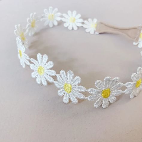 Headband Ideas, Infant Headbands, Daisy Headband, Chain Headband, Baby Daisy, Girl Headbands, Newborn Bows, Lace Headband, Baby Shower Outfit