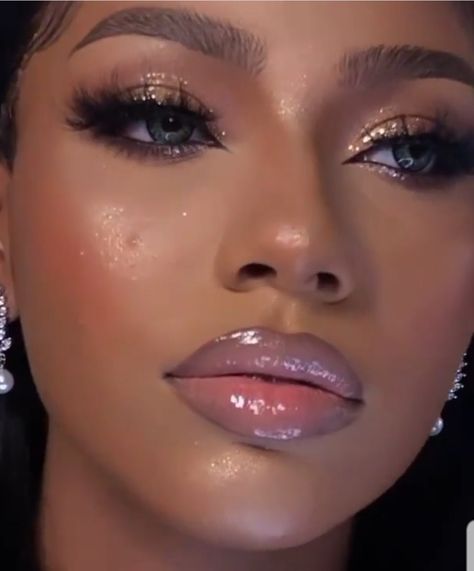 Glossy Makeup Black Women, Sparkly Makeup Looks Black Women, Glitter Makeup Black Women, Winter Ball Makeup, Dewy Eyeshadow, Medium Skin Tone Makeup, Makeup Looks Full Glam, Glittery Makeup Looks, Silver Makeup Looks