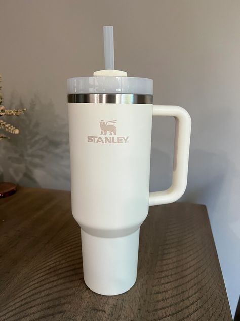 Water Smoothies, Stanley Water Bottle, Stanley Products, Trendy Water Bottles, Coffee Smoothie, Vacuum Insulated Water Bottle, Drinking Accessories, Stanley Quencher, Tea Or Coffee