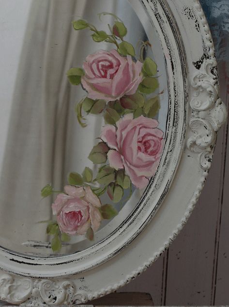 Vintage Mirror Painting, Flower Painting On Mirror, Vintage Room Diy, Paint Mirror Ideas, Acrylic Painting On Mirror, Painting In Mirror, Rose Painting Aesthetic, Painting Mirror Ideas, Painting On Mirrors Ideas