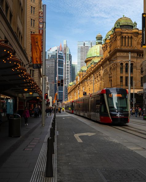 📷 Saturday afternoon in the Sydney CBD📍Sydney, New South Wales, Australia 📸 Nikon ZF and Nikkor 35mm f/1.8 lens. . #photography #australia #sydney #sydneyphotography #australianphotographer #sydney #chasethelight #light #nikoncreators #mynikonlife #nikonzf Sydney Aesthetic City, Sydney Aesthetic, Sydney Lifestyle, Sydney Architecture, Sydney Apartment, 2025 Moodboard, Australia City, Places In Melbourne, Sydney Photography