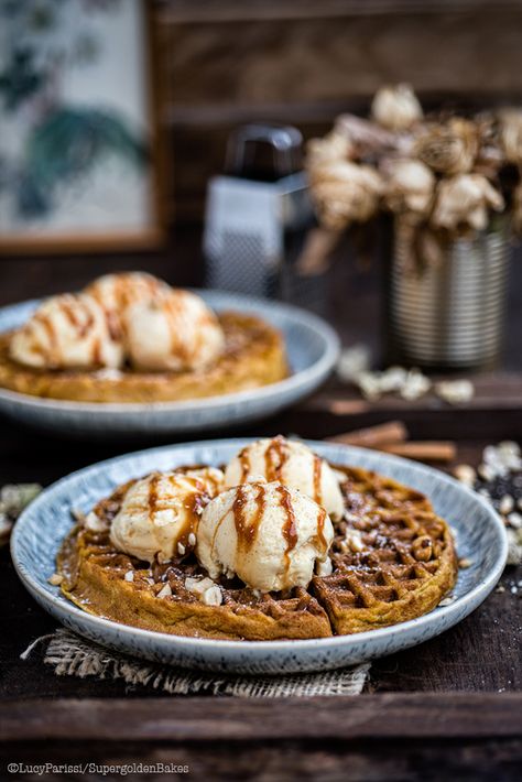 Pumpkin Spice Waffles, Ice Cream Menu, Waffle Ice Cream, Pumpkin Waffles, Waffles Maker, How To Make Pancakes, Fall Dessert Recipes, Ice Cream Desserts, Delicious Pumpkin