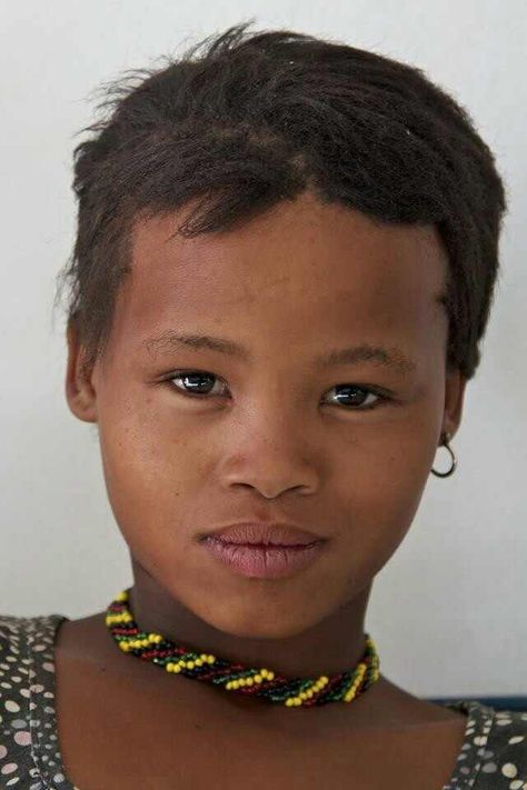 Modern day Khoi-San people... Check out the phenotype we think the Chinese of today created: SLANTY EYES--High CHEEK BONES... after CENTURIES of choosing a mate whom is lighter, the modern day Chinese became created...They are NOT INDIGENOUS to CHINA....! Khoisan People, San People, African People, We Are The World, African Diaspora, History Photos, African History, Southern Africa, African Culture