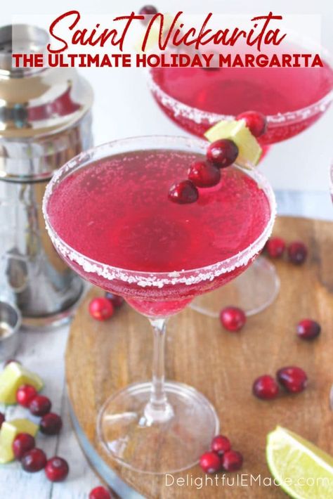 Holiday Tequila Cocktails, Christmas Margarita Recipe, Holiday Margaritas, Christmas Margarita, Holiday Cocktail Recipes, Cocktails Christmas, Cocktail Margarita, Christmas Drinks Alcohol Recipes, Cranberry Margarita