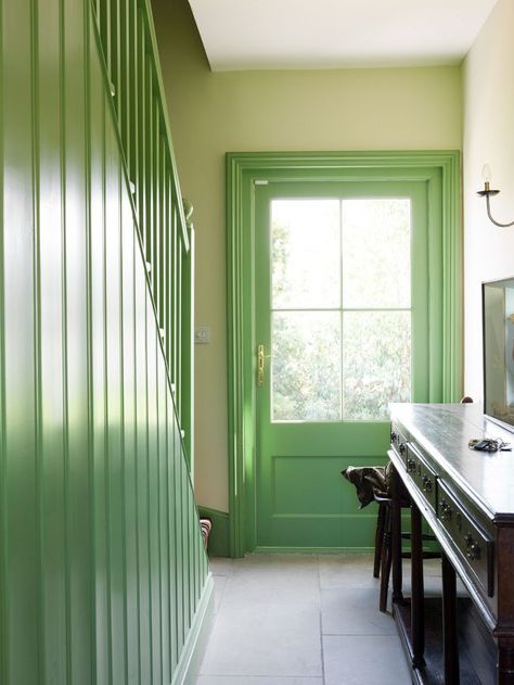 Green Trim Green Walls, White Walls Green Woodwork, Green Stair Railing, Light Green Walls Dark Green Trim, Green Moulding Wall, Yellow Trim Interior, Green Baseboards, Colorful Trim Interior, Green Skirting Boards