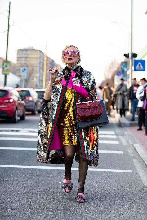 Showgoers Wore Maximalist Looks on Day 1 of Milan Fashion Week - Fashionista Maxamilist Style Fashion, Maximalist Punk Fashion, Maximalist Fashion 2023, Maximalist High Fashion, Dark Maximalist Fashion, Maximalist Goth Fashion, Maximalist Couture, Maximalist Street Style, All Black Maximalist Outfit