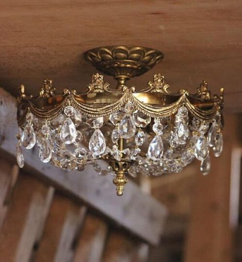 Vintage Living Room Lighting, Vintage Bedroom Ceiling Lights, Dining Room Light Fixtures Flush Mount, Ceiling Mount Chandelier, Elegant Kitchen Lighting, Vintage Dining Room Light Fixtures, Short Ceiling Chandelier, Victorian Lighting Fixtures, Bathroom Design Light Colours