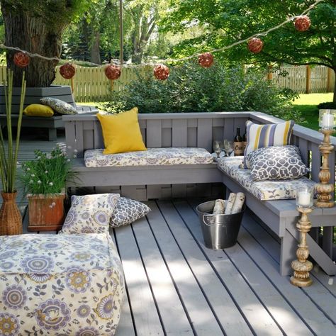 20+ Ideas for "Deck-orating" Your Back Deck on a Budget! :: Hometalk Back Deck Ideas On A Budget, Veranda Design, Backyard Ideas On A Budget, Porch Colors, Outdoor Benches, Back Deck Decorating, Small Deck Decorating Ideas, Pergola Design, Small Deck