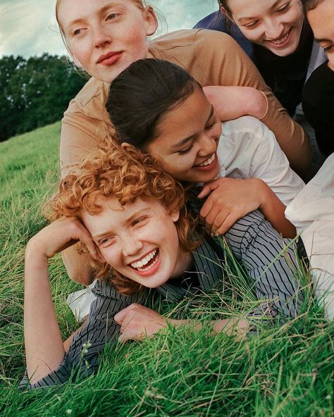 Group Couple Photoshoot, Picnic Lifestyle Photography, Betina Du Toit, Pride 2024, Friendship Photography, Spring Picnic, Friends Laughing, Contemporary Photographers, Fashion Photography Inspiration