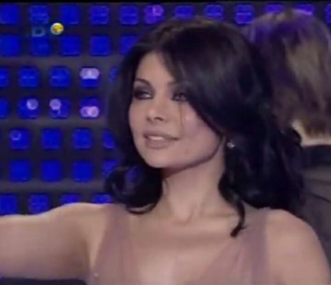 Hifa Wahbi, Haifa Wehbe Aesthetic, Haifa Wehbe 90s, Haifa Wehbe Makeup, Pictures With Meaning, Haifa Wehbe, Prettiest Celebrities, Disney Princess Snow White, Cute Minecraft Houses