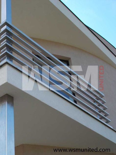 Balcony Railing Design Modern, Contemporary Balcony, Glass Balcony Railing, Porch Railing Designs, Balcony Glass Design, Steel Railing Design, Outdoor Stair Railing, Deck Railing Design, Glass Balcony