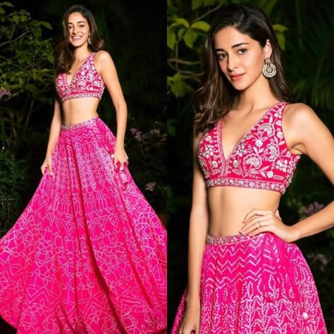 Lehanga Designs Bandhani, Bandhani Outfits, Celebrity Weddings Indian Outfits, Diwali Lehenga Ideas, Bandhani Outfit Ideas For Wedding, Celebrity Indian Outfits, Pink Blouse Designs For Lehenga, Pink Lehenga Designs, Bandhani Lehenga Designs