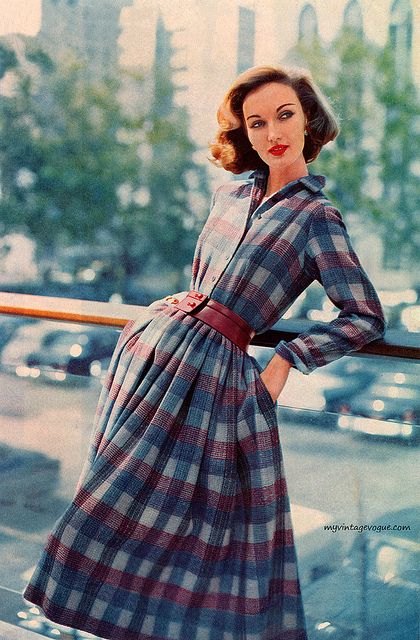 Ladies Home Journal Oct 1957    Evelyn Tripp wearing Anne Fogarty Ladies Home Journal, Vestidos Retro, Home Journal, Fifties Fashion, Look Retro, Fashion 1950s, Vestidos Vintage, Moda Vintage, Vintage Vogue