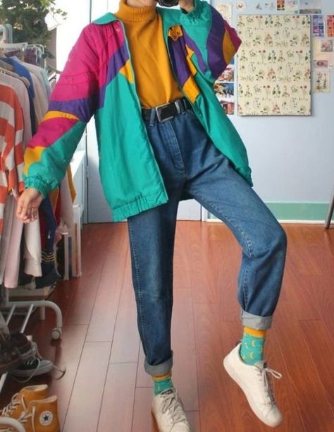 Rock 90s Fashion With Our Styling Tips - Society19 UK Hipster Outfits, 80s Inspired Outfits, Look 80s, Looks Hip Hop, Outfit 90s, Look Retro, 80s Outfit, Vintage Windbreaker, 90s Fashion Outfits