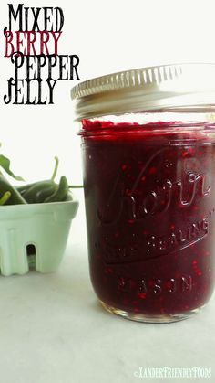 Peppers Growing, Jalapeno Jelly Recipes, Pepper Jelly Recipes, Jalapeno Jam, Preserving Recipes, Jelly Sweet, Jalapeno Jelly, Hot Pepper Jelly, Jam Recipes Homemade