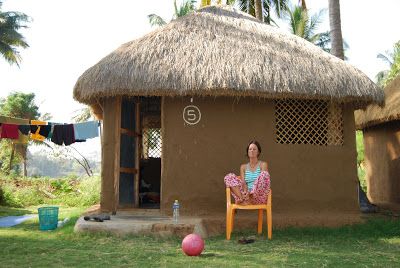 Little fish, Big pond - Tokyo: Mud Hut #5 Mud Huts Indian, Hut House Indian Village, Hut House Indian, Small Mud House, Old Village House Design Indian, Village Pic, Mud Houses, Hampi India, African Hut