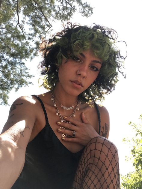 Dark Green Tips Hair, Dyed Underneath Hair Curly, Dyed Curly Hair Green, Emerald Green Curly Hair, Neon Green Curly Hair, Dark Green Hair Curly, Short Jellyfish Hair Curly, Green Hair Dye Ideas Short Hair, Green And Black Curly Hair