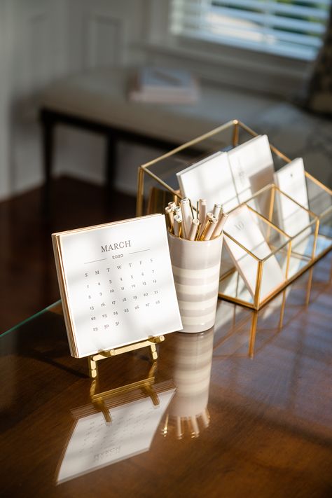 Classy Office Aesthetic, Desk Table Decor, Chic Office Accessories, Office Desk Picture Frame Ideas, Gold And White Desk Decor, Office Decor With Brown Desk, Sophisticated Desk Decor, Office White Aesthetic, Office Asthetics Wallpaper