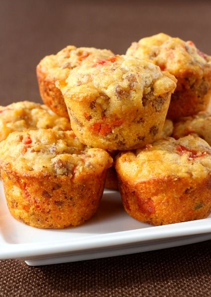 Cornbread muffins filled with Rotel diced tomatoes & green chilies and cheese. Mini Muffin Appetizers, Retreat Recipes, Muffins Savory, Mexican Recipies, Sausage Cornbread Stuffing, Sausage Muffins, Gooood Morning, Homestead Recipes, Hispanic Recipes