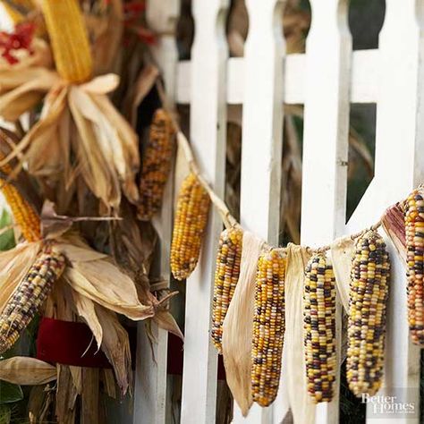 Diy Christmas Garlands, Christmas Garland Ideas, Corn Garland, October Decor, Corn Decor, Fall Garlands, Ear Of Corn, Corn Husks, Garland Ideas