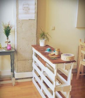 Ideas de decoración con pallets: cocina Bar En Palette, House Diys, Cheap Room Dividers, Pallet House, Dekor Diy, Pallet Decor, Pallet Ideas, Diy Pallet Projects, Pallet Wood