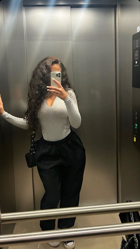 Kenza Outfit, Random Selfies, Fashion Photography Poses, Abayas Fashion, Cute Everyday Outfits, Baddie Outfits Casual, Cute Outfit, Cute Simple Outfits, Lookbook Outfits