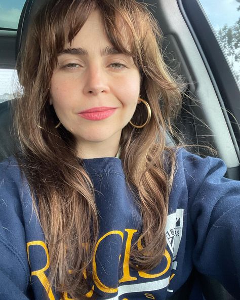 mae margaret whitman (@mistergarf) • Fotos y videos de Instagram Mae Whitman, Violet Voss, Celebrity Look Alike, Winter Hair, Winter Hairstyles, Round Face, Down Hairstyles, Girl Crush, Face Claims