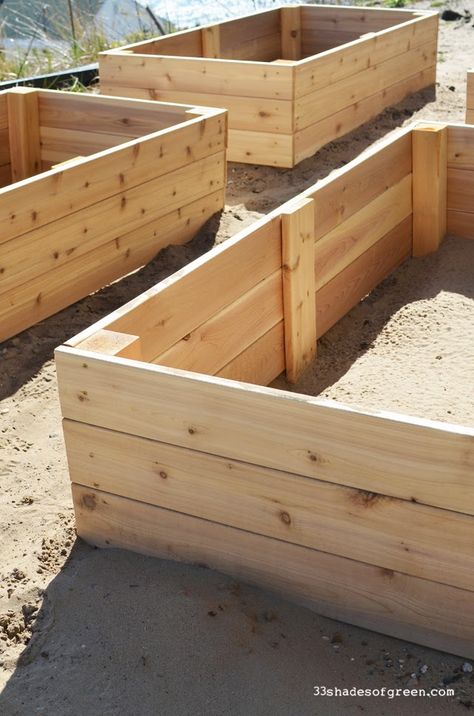 33 Shades of Green: Easy DIY Raised Garden Bed Tutorial Easy Diy Raised Garden Bed, Potager Palettes, Above Ground Garden, Bed Tutorial, Raised Garden Beds Diy Vegetables, Diy Raised Garden Bed, Raised Garden Bed Plans, Garden Boxes Raised, Vegetable Garden Raised Beds