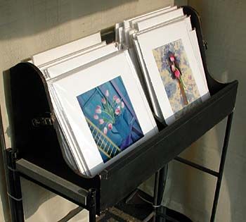 Small Art Display Ideas, Artist Display Ideas, Art Shop Display Ideas, How To Package Art Prints, Art Print Display Ideas, Print Display Ideas, Photography Display Ideas, Bag Display Ideas, Art Display Ideas Exhibitions