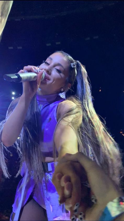 Ariana Grande Lockscreen, Sweetener Tour, Ariana Grande Sweetener, Ariana Grande Cute, Ariana Grande Wallpaper, Ariana Grande Photoshoot, Ariana Grande Photos, Ariana Grande Pictures, Ariana G