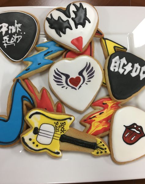 Rock 'n Roll 2017 Happy Birthday Rock And Roll, Rock And Roll Cookies, Roll Desserts, Rock And Roll Birthday, Roll Cookies, Music Party, Baby Shower Cookies, Decorated Cookies, Ac Dc