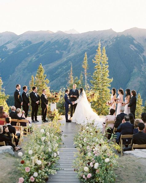 romantic wedding at The Little Nell - Blue Sky Lodge Wedding, Little Nell Aspen Wedding, Socal Wedding Venues, Malibu Rocky Oaks, Vail Wedding, Colorado Weddings, Romantic Wedding Venue, Southern California Wedding Venues, Aspen Wedding