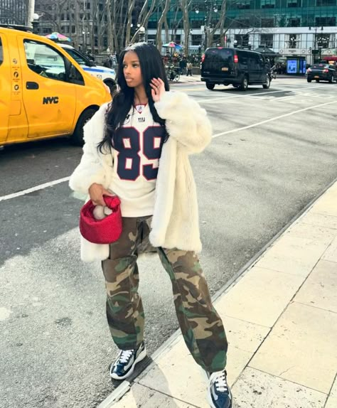 Fall Outfits Street Styles Black Women, New York December Outfit Street Styles, Football Outfit Black Women, Winter Camo Pants Outfit, Golden Goose Sneakers Outfit Black Women, Chill Fall Fits, Chicago Outfits Black Women, Sweatpants And Graphic Tee Outfit, Fashion Nova Outfits Black Women