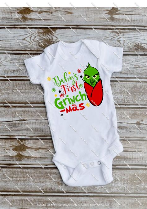 Christmas Onsies, Cricut Clothes, Christmas Onesies, First Christmas Svg, Grinch Stuff, Auntie Life, Baby Clothes Country, Baby Grinch, Baby's 1st Christmas