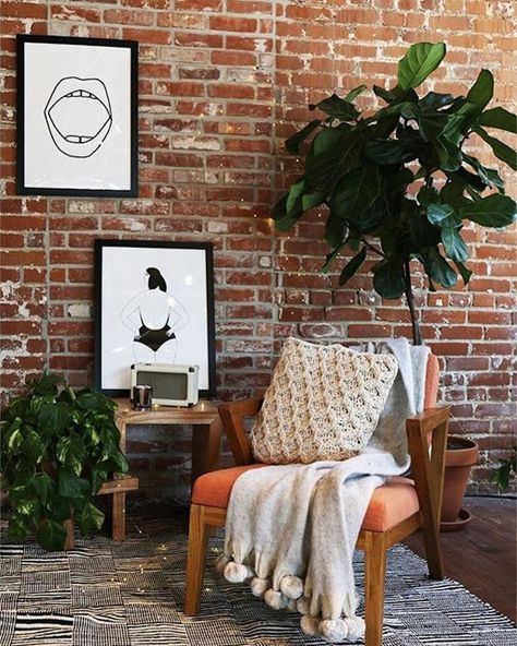 49 Interesting Classic Brick Wall Design Ideas | ARA HOME #brick  #brickwall  #brickfireplace  #brickwallpaper  #brickwallinterior  #brickwalldesign #brickwalldecor Brick Interior Design, Brick Wall Ideas, Brick Wall Living Room, Brick Wall Decor, Brick Living Room, Brick Interior Wall, Apartment Decorating Living, Brick Interior, Retro Living Rooms