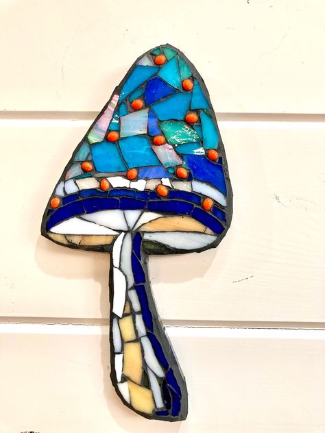 Mosaic Mushrooms Diy, Mushroom Mosaic, Mosaic Mushrooms, House Art Studio, Cactus House, Sculpture Diy, Garden Pavers, Mushroom Crafts, Mosaic Garden Art