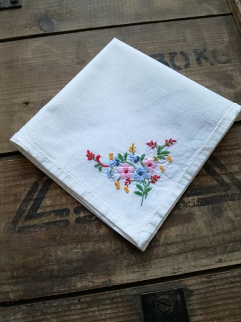 Hanky Embroidery Design, Hanky Embroidery, Hand Kerchief, Handkerchief Ideas, Handkerchief Design, Handkerchief Embroidery, Garden Decor Crafts, Embroidered Hankies, Everyday Math