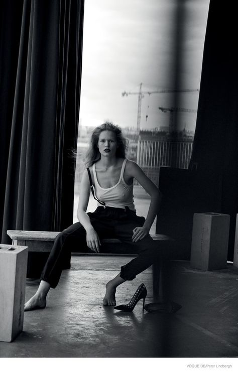 PETER LINDBERGH PHOTOGRAPHS ANNA EWERS IN BLACK & WHITE VOGUE GERMANY STORY Anna Ewers, Studio Photography Fashion, Paolo Roversi, Patrick Demarchelier, Peter Lindbergh, Vintage Fashion Photography, Wrap Dresses, Vogue Germany, Foto Art