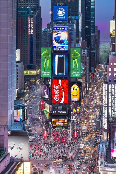 OUTFRONT to Operate 9 Billboards at Iconic Times Square via Providence Equity Acquisition - OOH TODAY Time Square New York, Digital Billboard, Billboard New York, Spotify Billboards, Times Square Painting, New York Square Times, Marquee Signage, Times Square Billboards, New York City Billboards