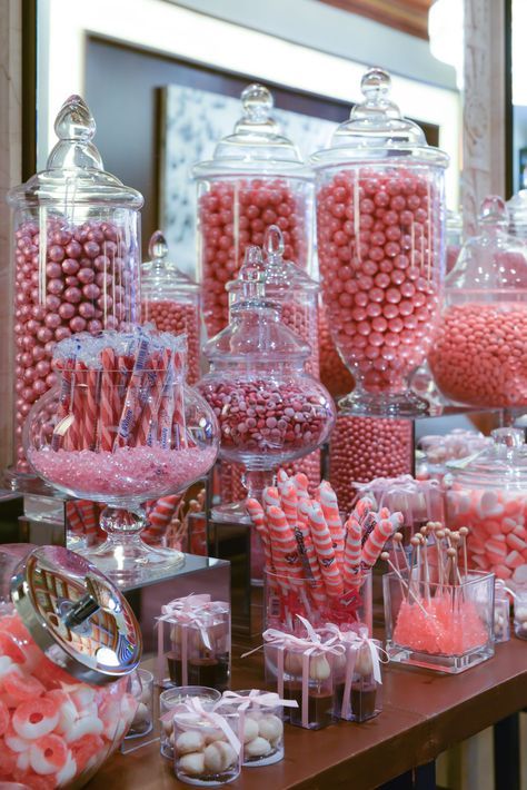 Party Food Sweet 16, January Sweet 16 Party Ideas, Pretty In Pink Birthday Party Outfit, Pink Graduation Party Ideas Decorations, Sweet 16 Snacks, Sweet 16 Candy Theme, Sweet 16 Party Food, Birthday Party Set Up Ideas, Party Treat Table Ideas