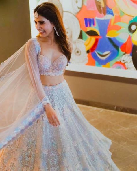 Look at Samantha's unbridled joy at wearing this light blue lehenga. Orang India, Mehendi Outfit, Lehnga Dress, Gaun Fashion, Red Lehenga, Indian Bridal Outfits, Bridal Blouse Designs, Dress Indian Style, Indian Wedding Outfits