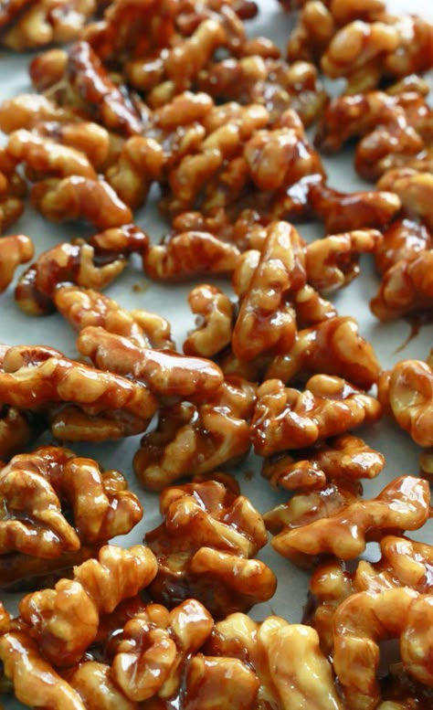 5 minutes, 5 ingredients, one pan caramel walnuts that are chewy, crisp, salty and not-too-sweet!! The simplest of recipes. It’s so easy, its ridiculous.  These are perfect for your cheese board or over ice cream / pancakes / waffles or with popcorn or over crostini or just a snack (the best!!!).   Or wrap them in … Snack Nuts Recipes, Caramel Nuts Recipe, Recipes With Walnuts, Candied Walnut Recipe, Cream Pancakes, Glazed Pecans, Walnut Recipes, Snack Mix Recipes, Candy Recipes Homemade