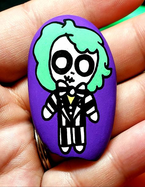 Beetlejuice Painted Rocks, Beetlejuice Rock Painting, Beetlejuice Painting, Graffiti Monsters, Beetlejuice Stuff, 1980s Films, Halloween Diy Outdoor, Playing Cards Art, Door Crafts