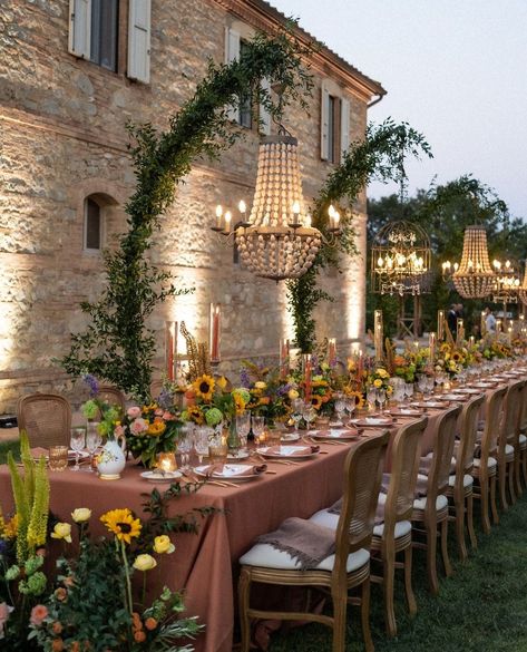 Italy Wedding Directory | Wedding Inspiration | Al fresco dinner under the olive trees, anyone? 🙋🏻‍♀️😍 Click the link in bio and save this to your Pinterest board! ⁠ Tag... | Instagram Fresco, European Style Wedding Reception, Italy Indian Wedding, Italian Wedding Place Settings, Greek Inspired Wedding, Tuscany Italy Wedding, Brazilian Wedding, Al Fresco Dinner, Olive Trees