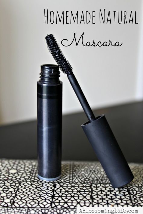 How To Make Homemade Natural Mascara.Homemade mascara is a easy and effective way to give you thicker, longer, and darker lashes. Whip up this DIY mascara recipe has just a few ingredients. #diymascara #homemademascara #homemadebeautyproducts #diybeautyproducts #longerlashes #thickerlashes #mascararecipe #naturalmascara #naturalbeautyproducts Homemade Mascara, Diy Makeup Recipe, Make Up Diy, Coffee Facial, Diy Mascara, Makeup Recipes, Homemade Makeup, Natural Mascara, Coconut Oil Recipes