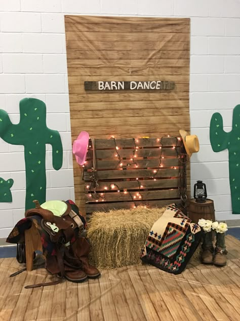 Country Dance Party, Wild West Dance Theme, Western Dance Ideas, Western School Dance Theme, Western Themed Dance, Country Dance Decorations, Country Themed Dance, Western Dance Theme, Boots And Beauties Dance Decor