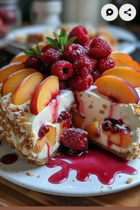 Peach And Raspberry Cheesecake, Summer Berry And Peach Cheesecake, Peach Raspberry Cheesecake, Summer Treats Desserts, Summer Baked Goods, Summer Cheesecake Recipes, Fruity Cheesecake, Summer Dessert Ideas, Summer Cheesecake