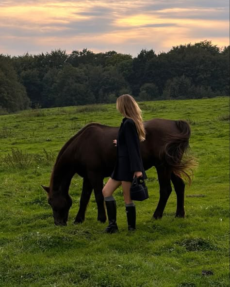 Aesthetic Equestrian, Horsey Life, Horse Riding Aesthetic, Foto Cowgirl, Equestrian Outfit, Inspiration Journal, Equestrian Aesthetic, Looks Country, Horse Aesthetic